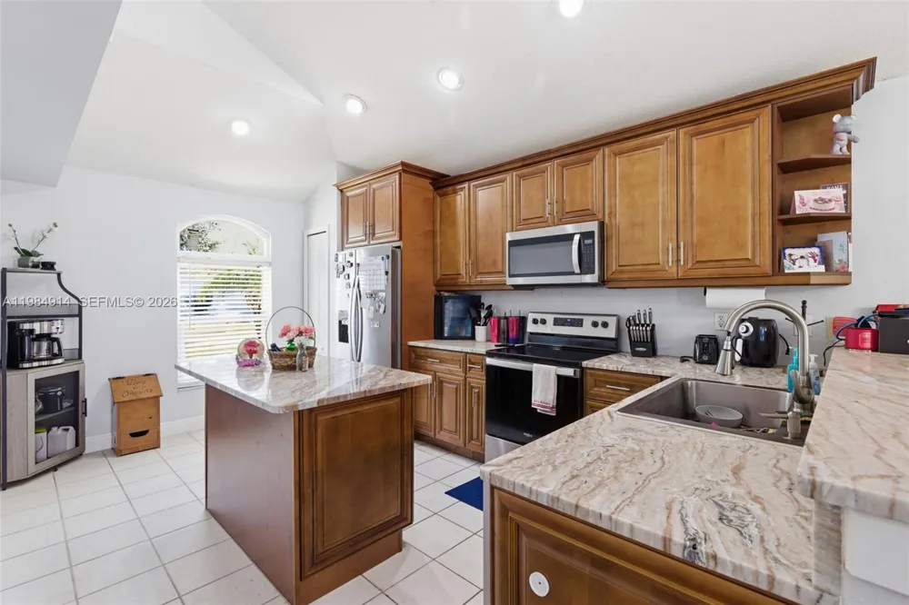 12502 LAKE VISTA DR Tampa, FL 33534