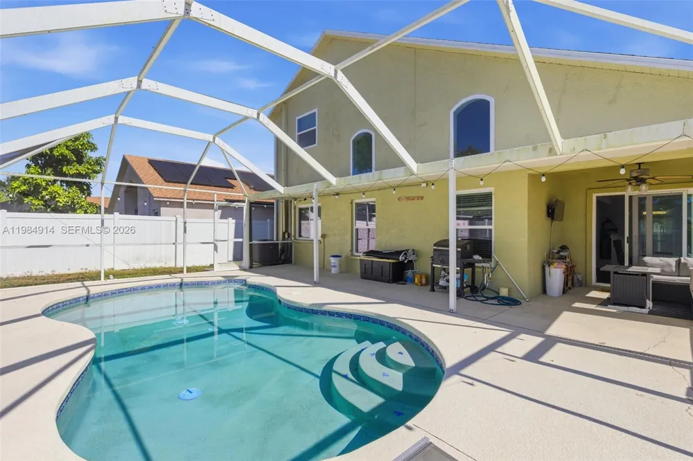 12502 LAKE VISTA DR Tampa, FL 33534