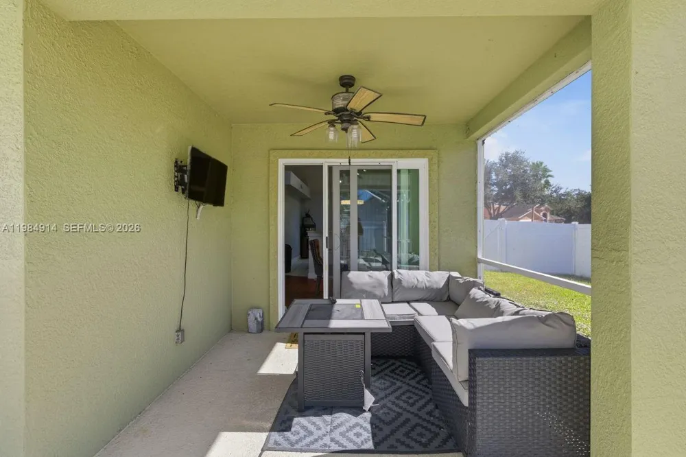 12502 LAKE VISTA DR Tampa, FL 33534