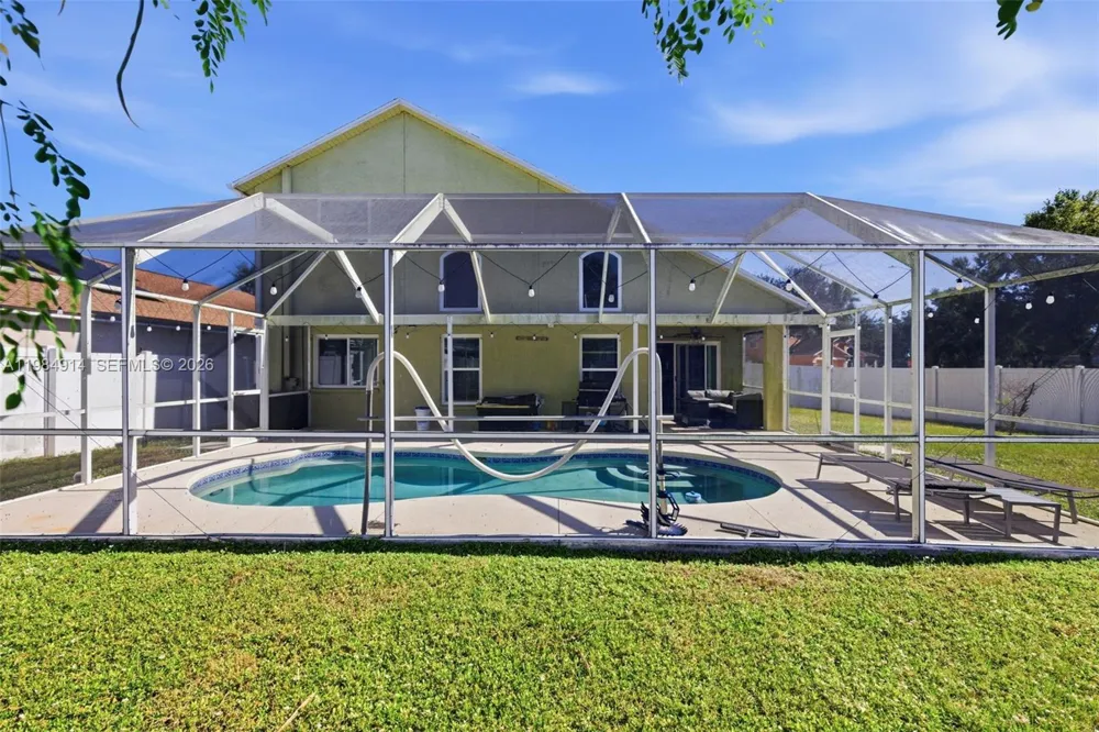 12502 LAKE VISTA DR Tampa, FL 33534
