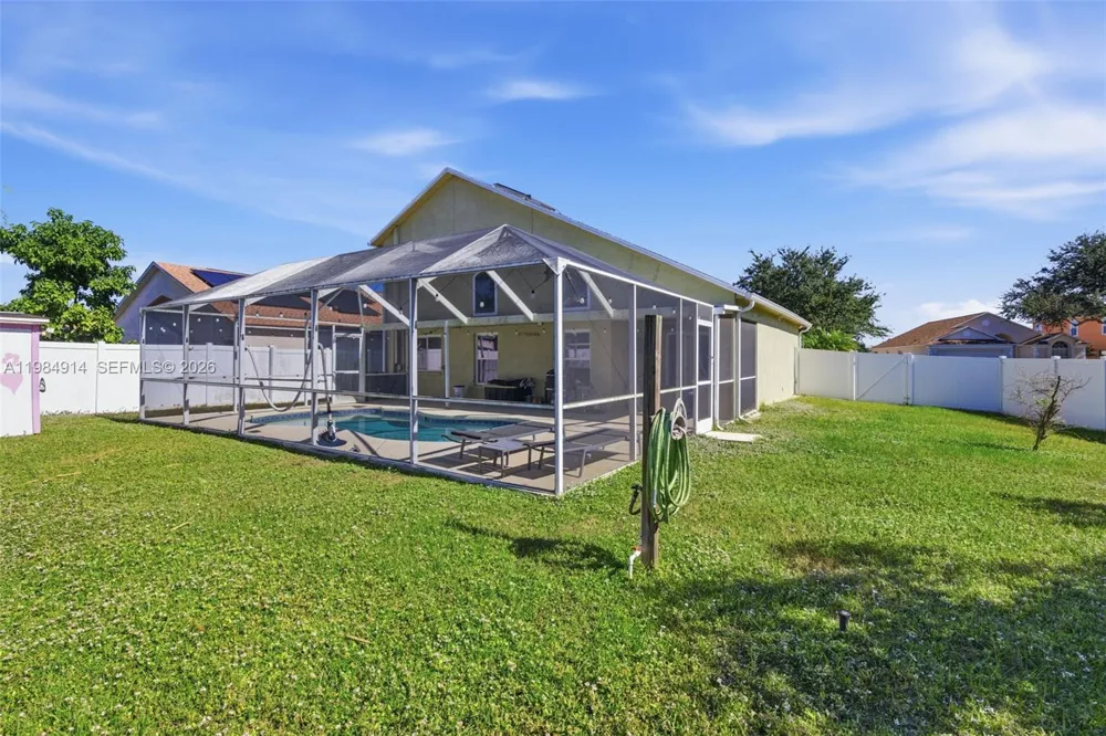 12502 LAKE VISTA DR Tampa, FL 33534
