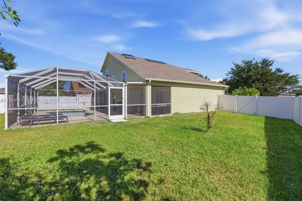 12502 LAKE VISTA DR Tampa, FL 33534