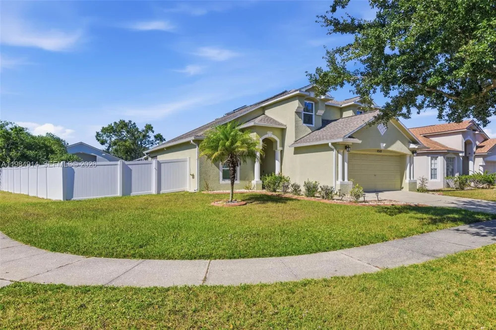 12502 LAKE VISTA DR Tampa, FL 33534