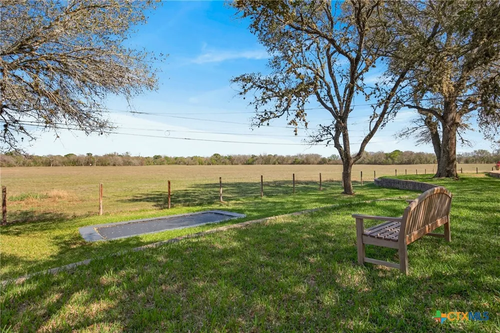 201 S Contour Drive Gonzales, TX 78629