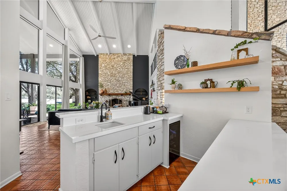 201 S Contour Drive Gonzales, TX 78629