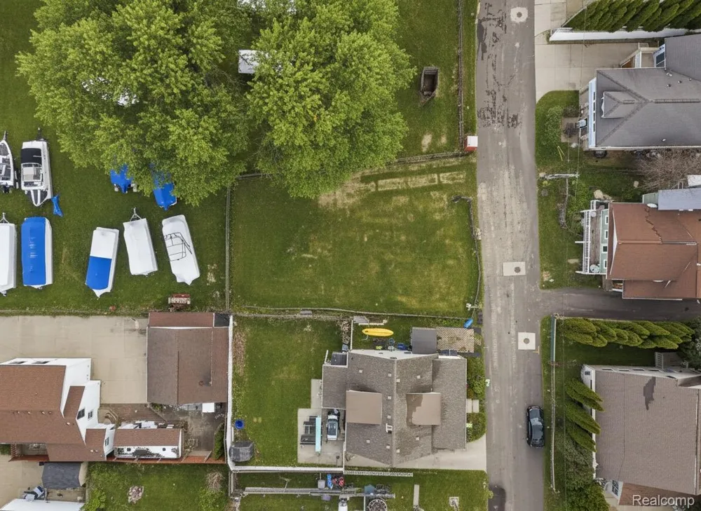 1628 Beechmont Street Keego Harbor City, MI 48320