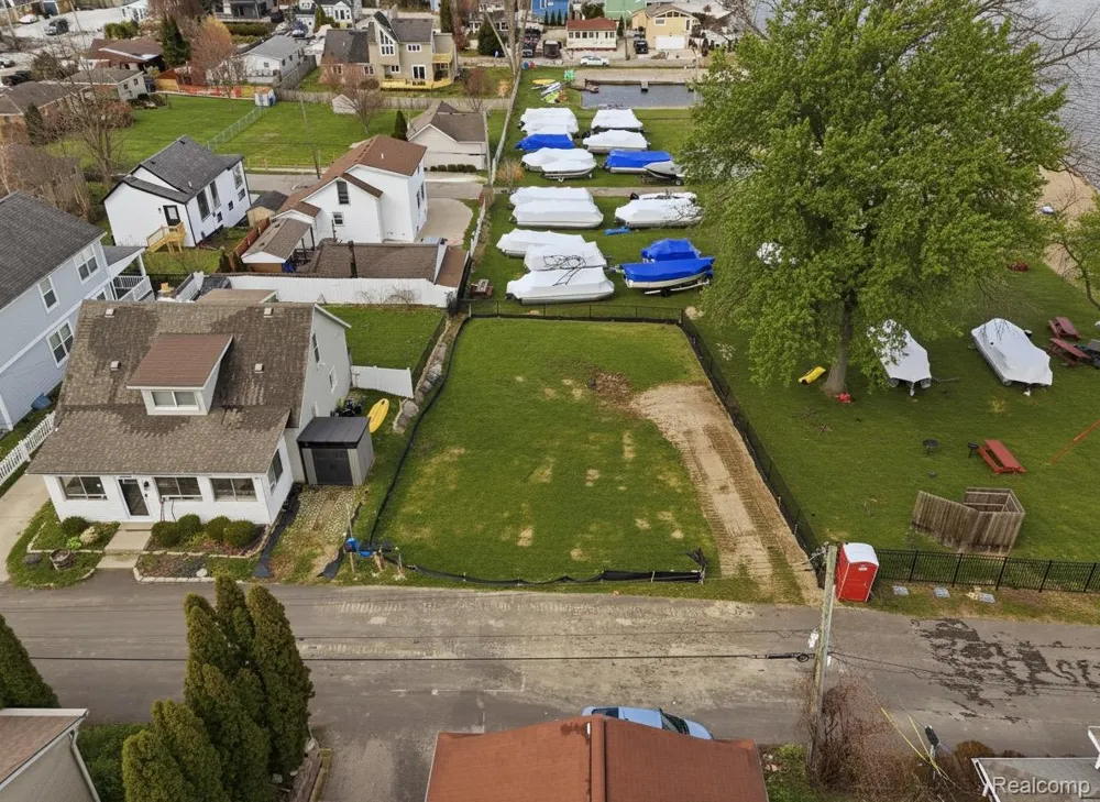 1628 Beechmont Street Keego Harbor City, MI 48320