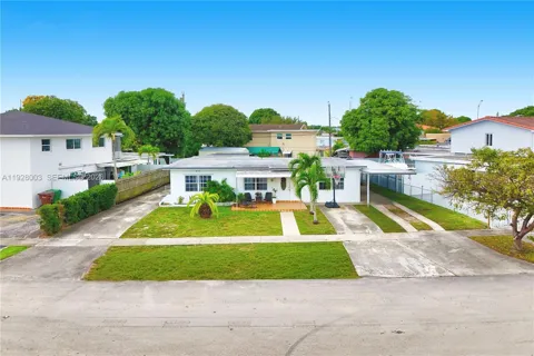 1540 E 8th Ct