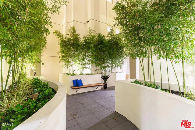 436 S Virgil Avenue #408 Los Angeles, CA 90020