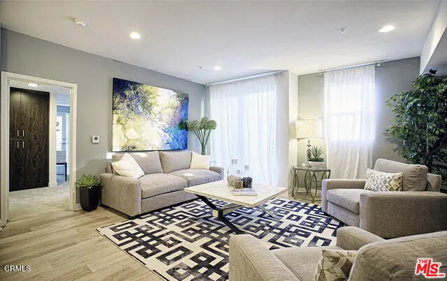 436 S Virgil Avenue #408 Los Angeles, CA 90020