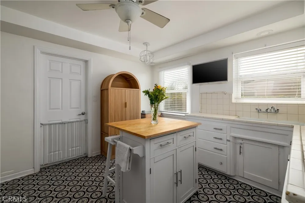 5922 Vista San Gabriel, CA 91775