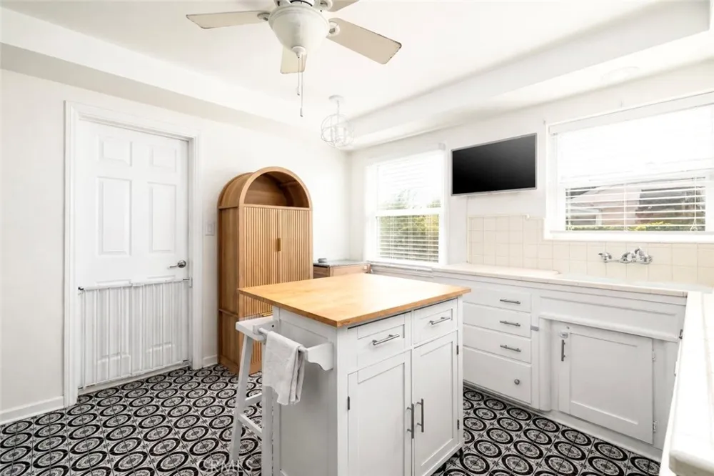 5922 Vista San Gabriel, CA 91775