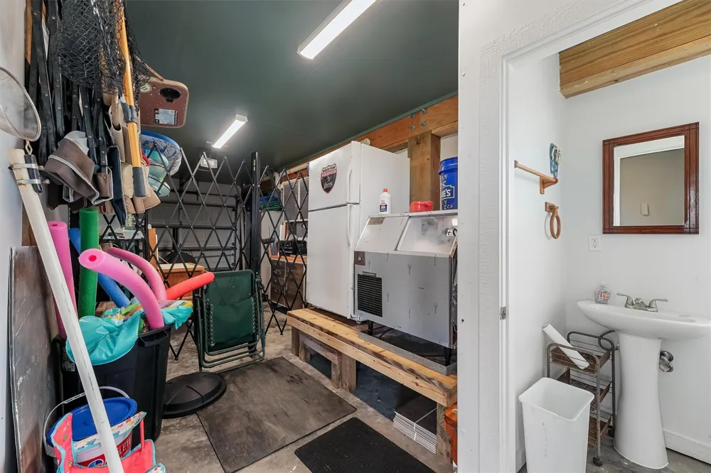 1868 County Road 201 Sargent, TX 77414