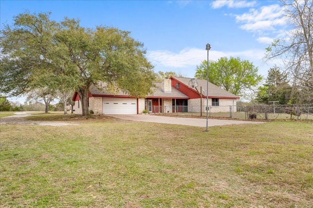620 Panorama Road La Grange, TX 78945