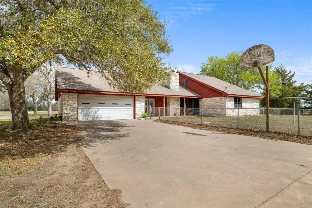 620 Panorama Road La Grange, TX 78945