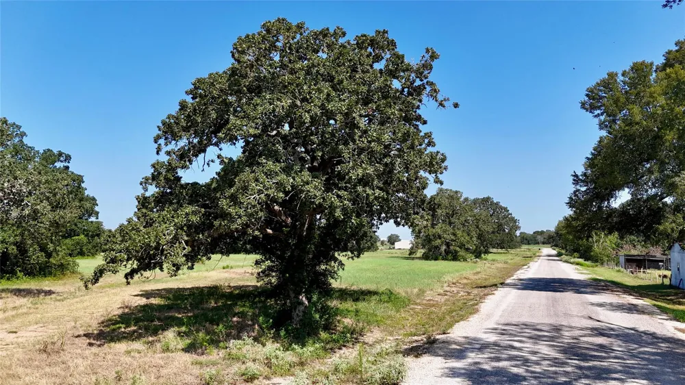 1 Harvell Lane Schulenburg, TX 78956