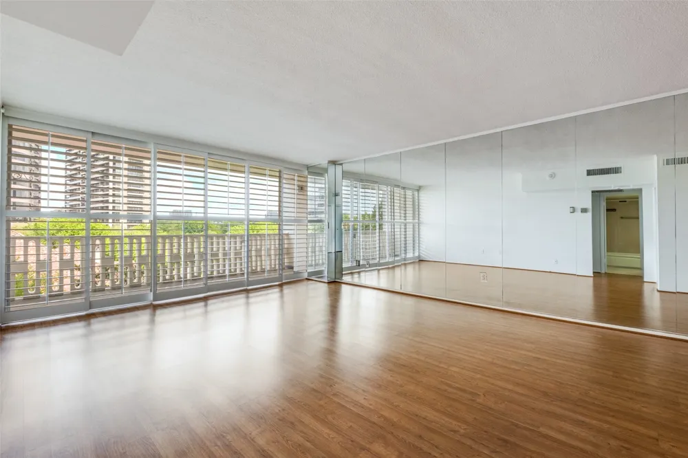 3701 Turtle Creek Boulevard #5D Dallas, TX 75219