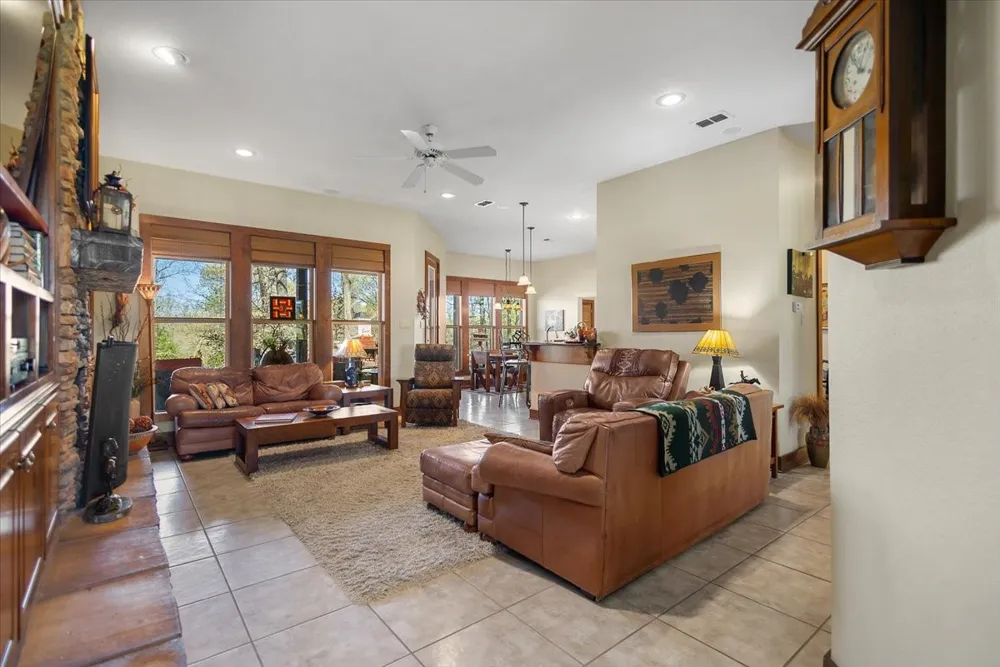24050 Red Azalea Lindale, TX 75771