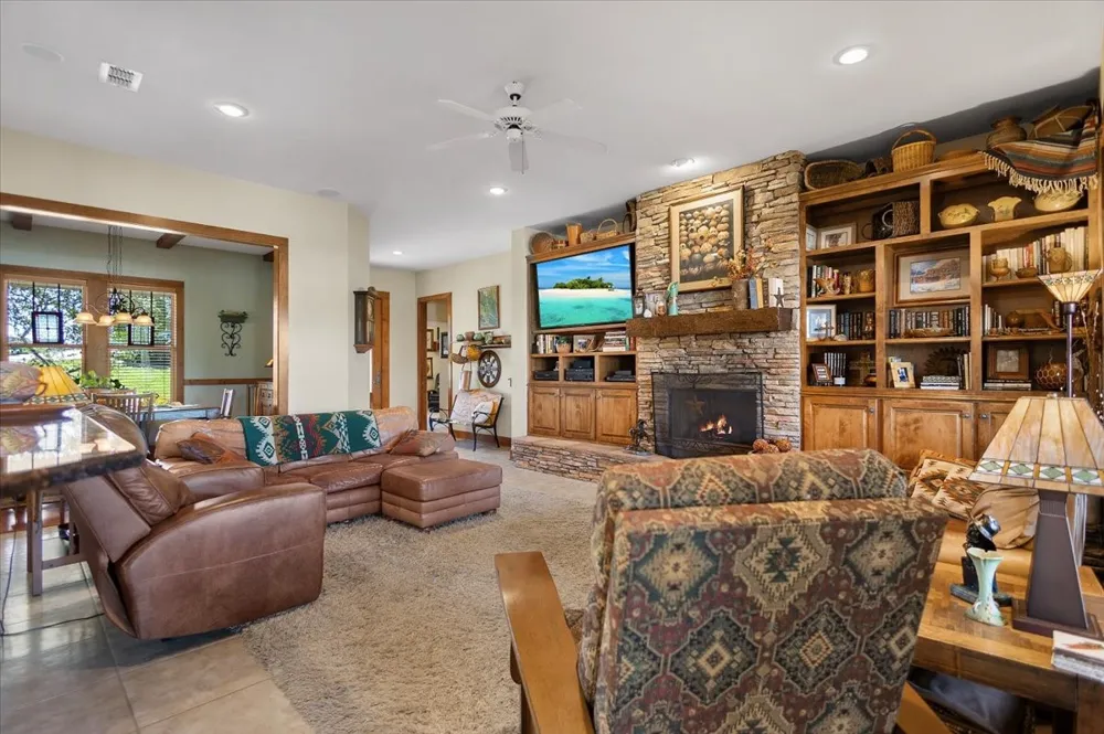 24050 Red Azalea Lindale, TX 75771