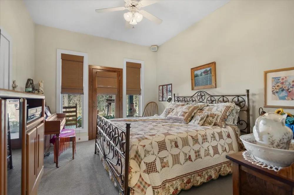 24050 Red Azalea Lindale, TX 75771