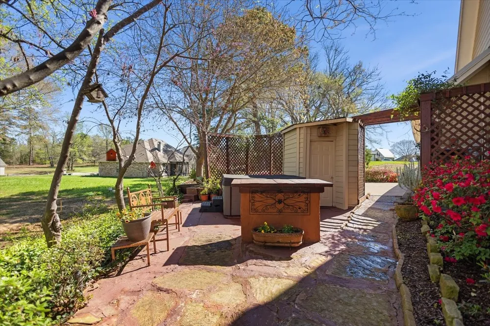 24050 Red Azalea Lindale, TX 75771