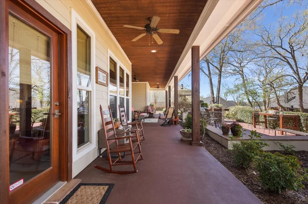 24050 Red Azalea Lindale, TX 75771