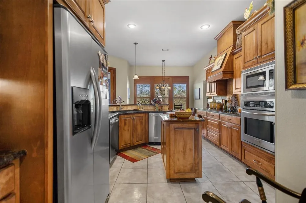 24050 Red Azalea Lindale, TX 75771