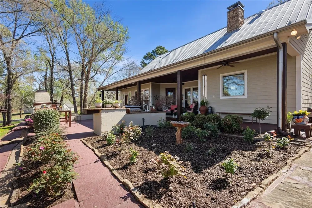 24050 Red Azalea Lindale, TX 75771
