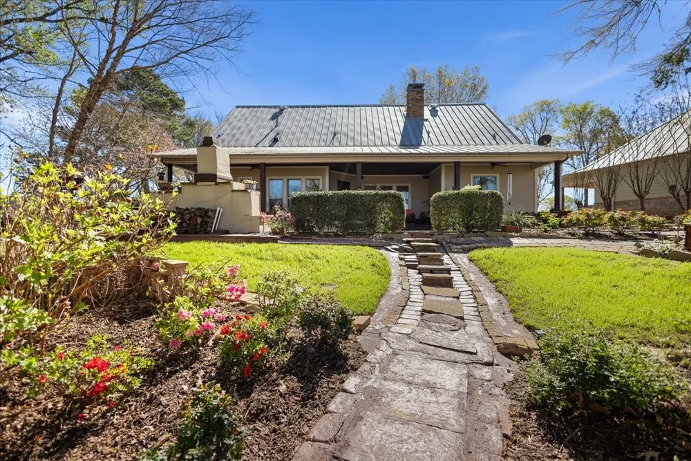 24050 Red Azalea Lindale, TX 75771