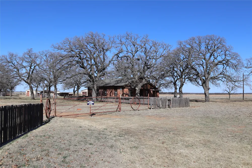 2553 Brixey Road Henrietta, TX 76365
