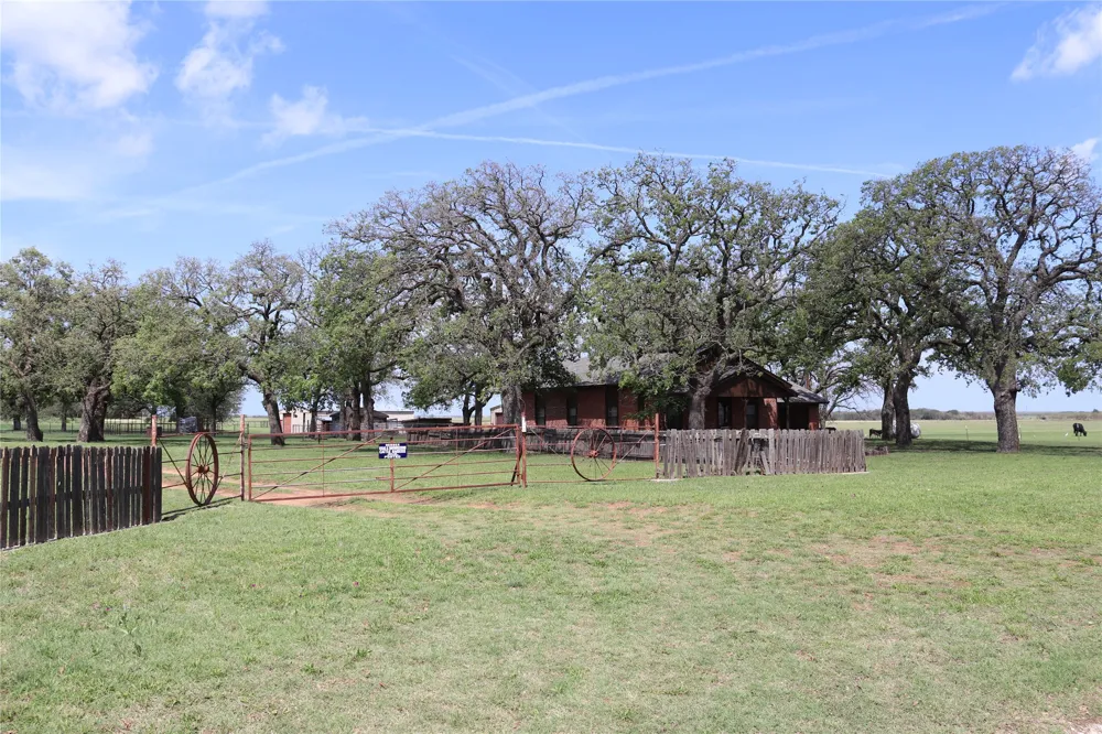 2553 Brixey Road Henrietta, TX 76365