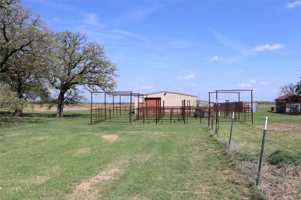 2553 Brixey Road Henrietta, TX 76365