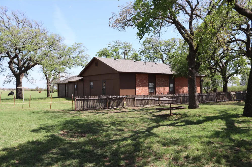 2553 Brixey Road Henrietta, TX 76365