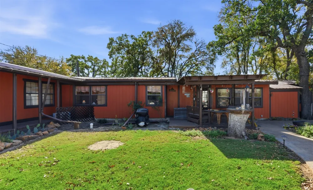 302 Kennon Circle Palo Pinto, TX 76484