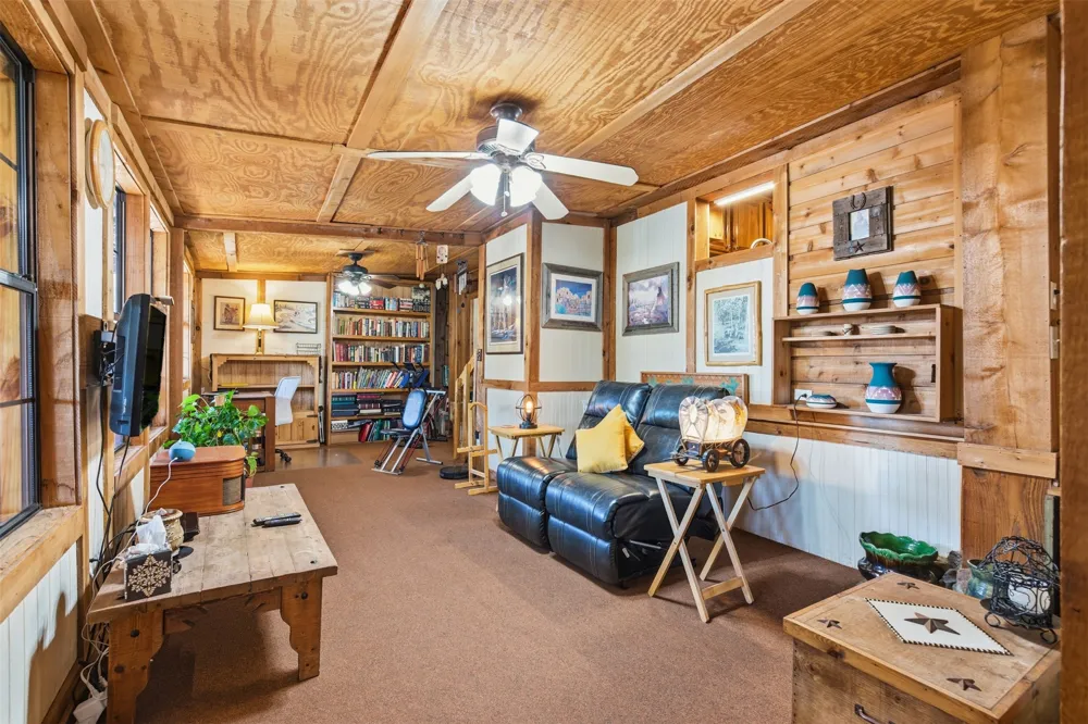 302 Kennon Circle Palo Pinto, TX 76484