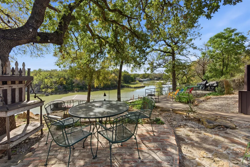 302 Kennon Circle Palo Pinto, TX 76484