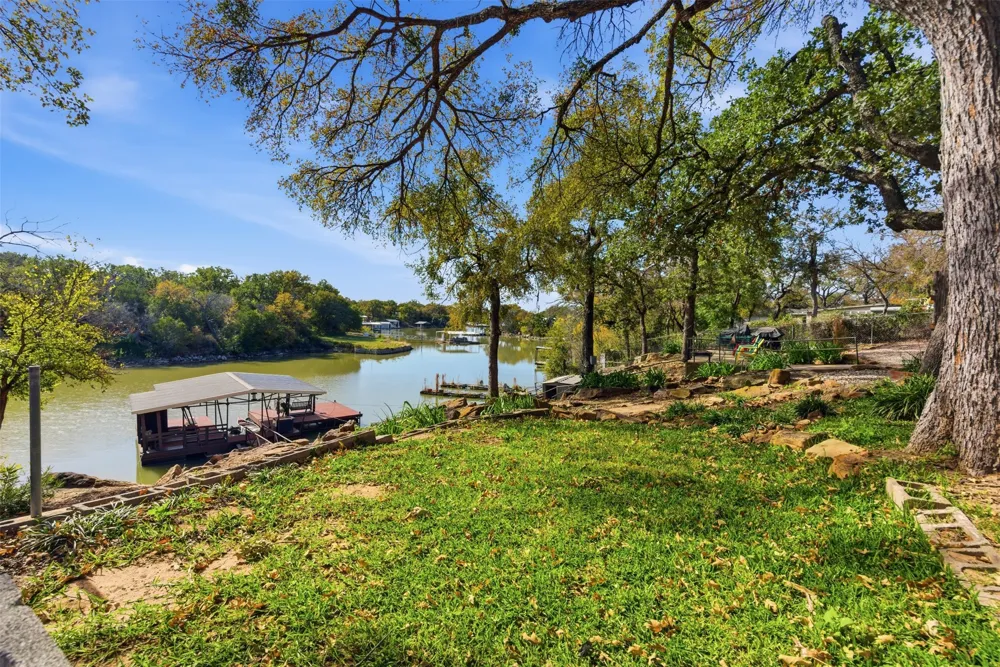 302 Kennon Circle Palo Pinto, TX 76484