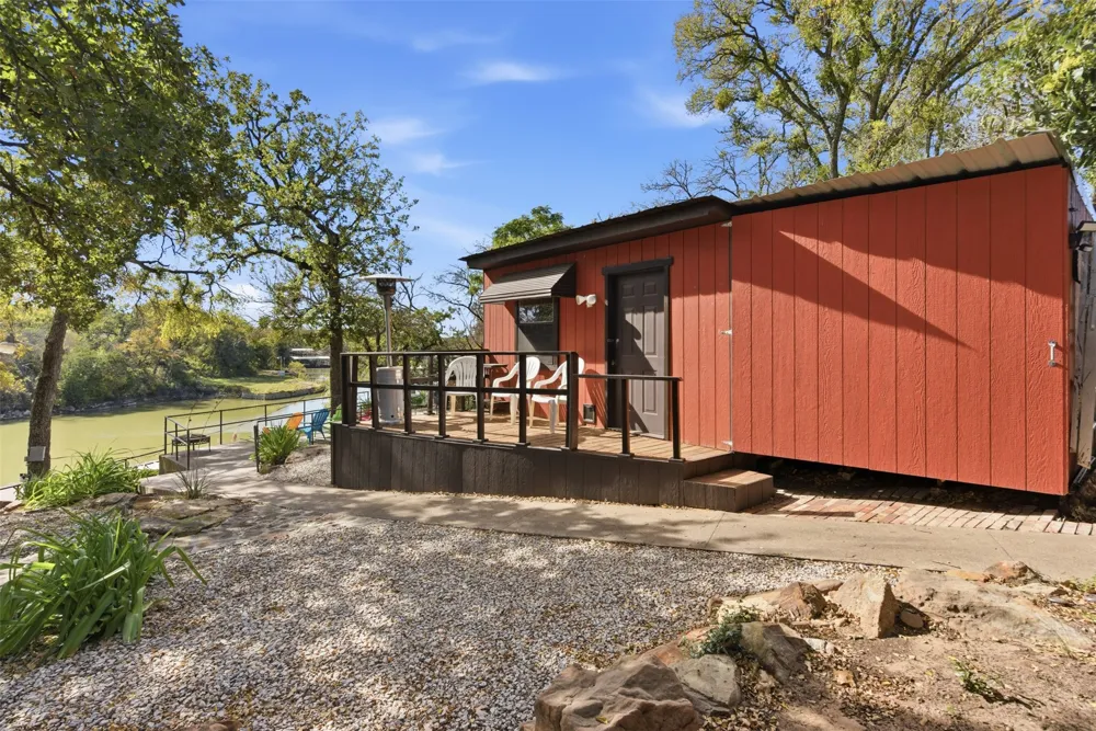 302 Kennon Circle Palo Pinto, TX 76484
