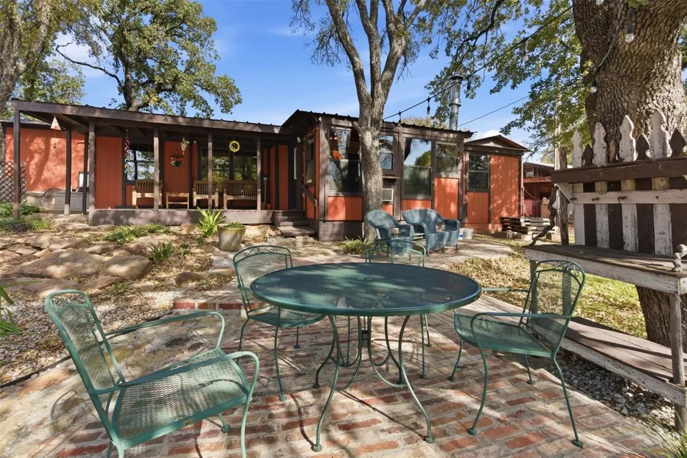 302 Kennon Circle Palo Pinto, TX 76484