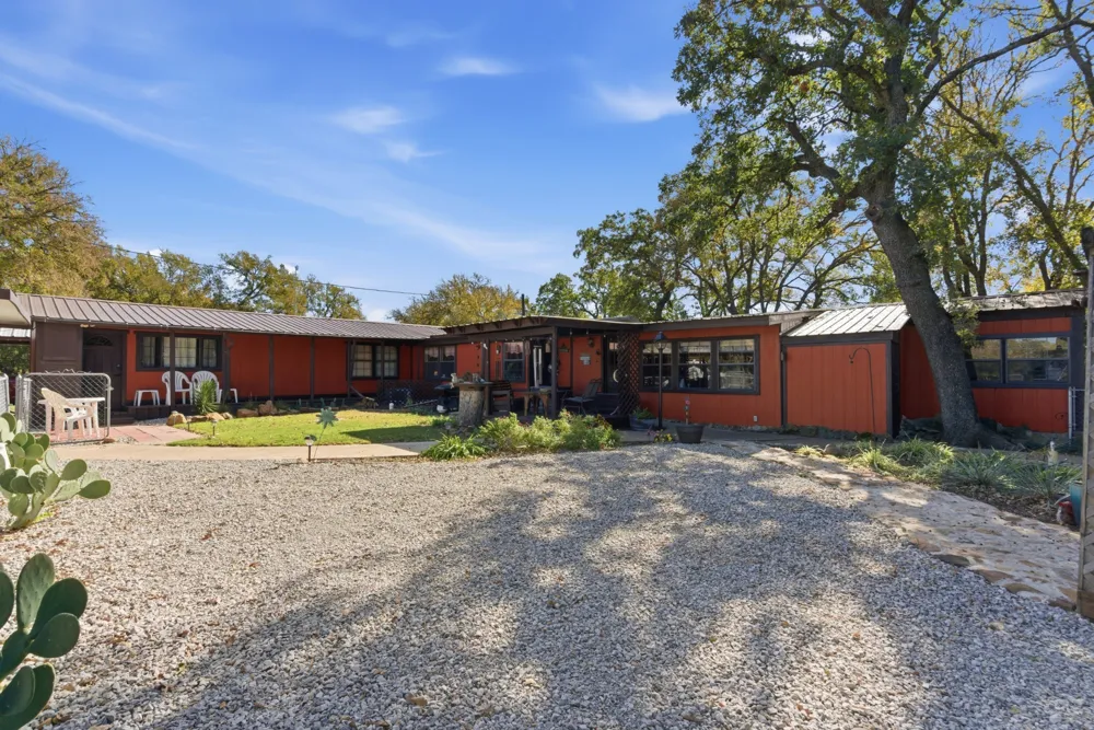 302 Kennon Circle Palo Pinto, TX 76484