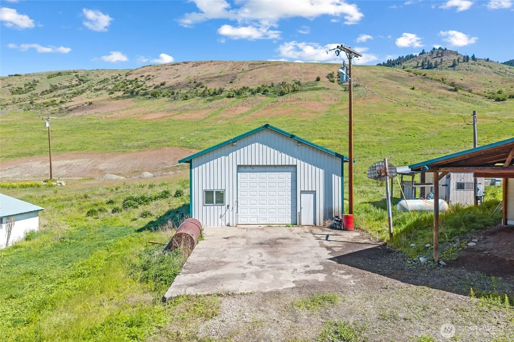 361 Lone Ranch Creek Rd Danville, WA 99121