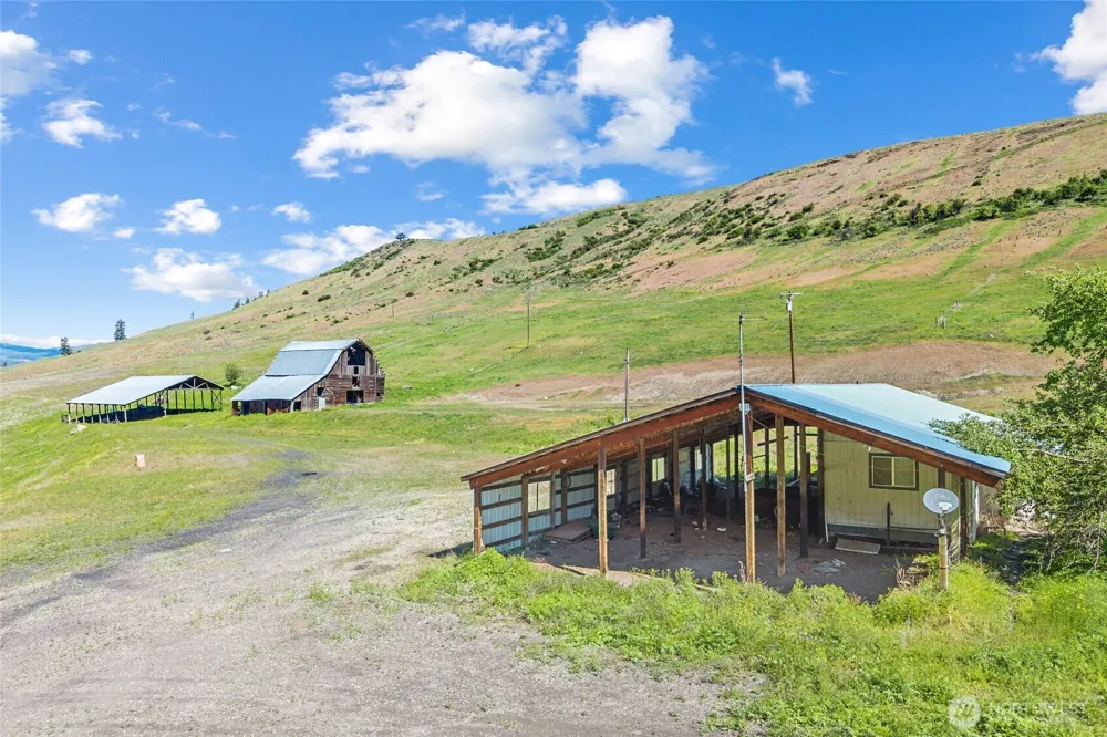 361 Lone Ranch Creek Rd Danville, WA 99121