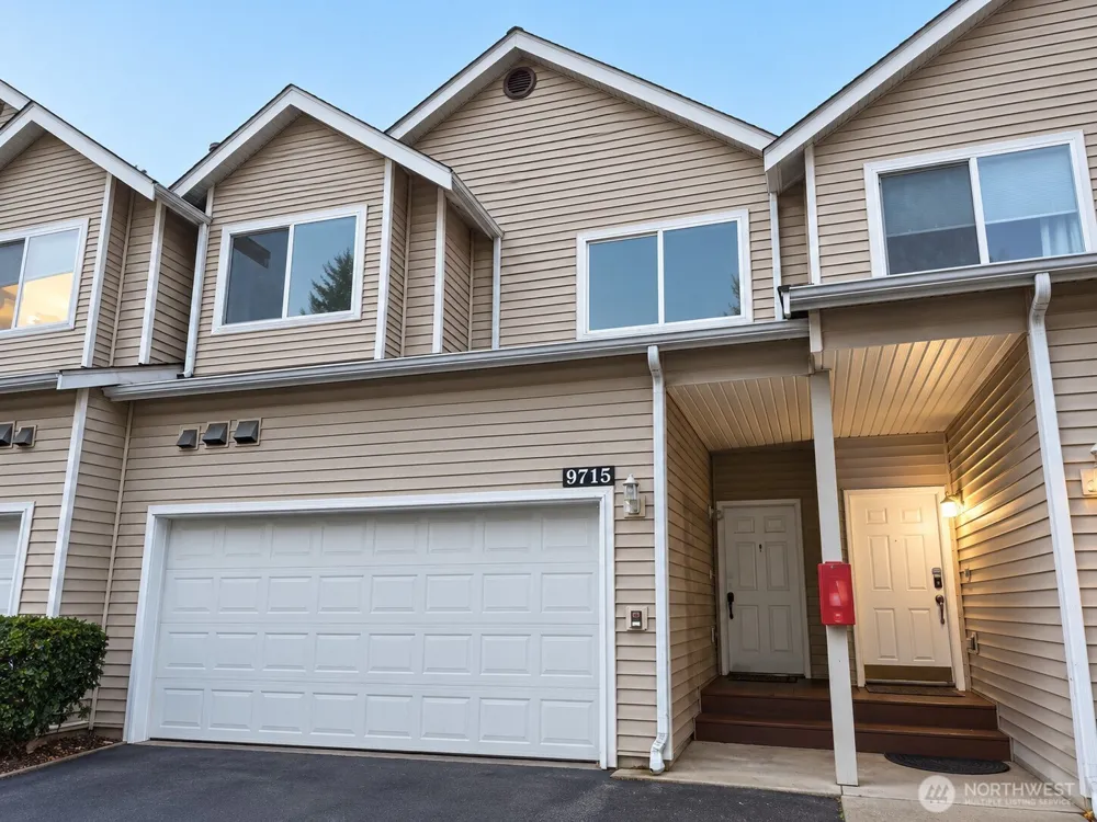 9715 26th Avenue SW #202 Seattle, WA 98106