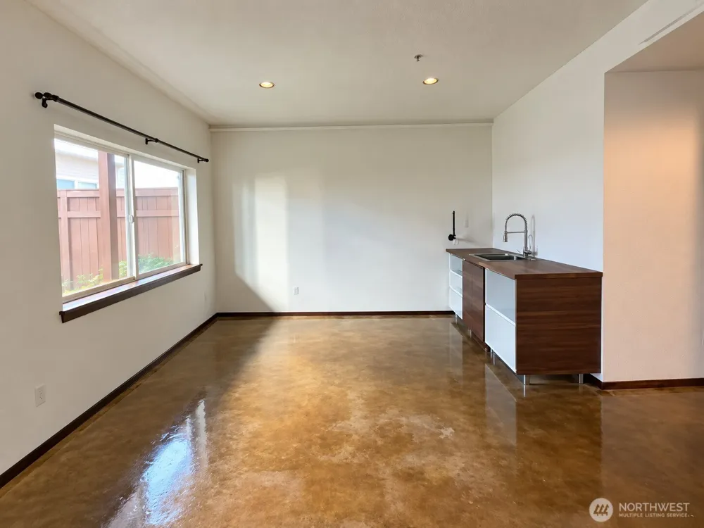 9715 26th Avenue SW #202 Seattle, WA 98106