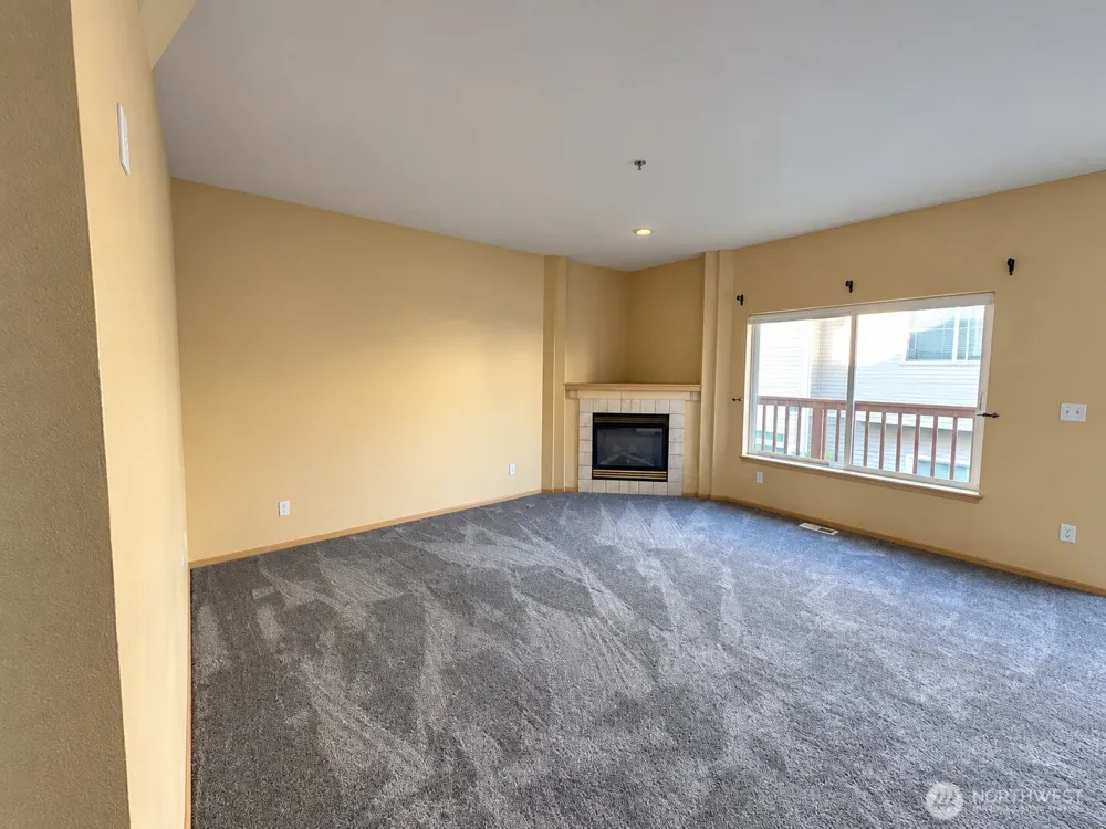 9715 26th Avenue SW #202 Seattle, WA 98106