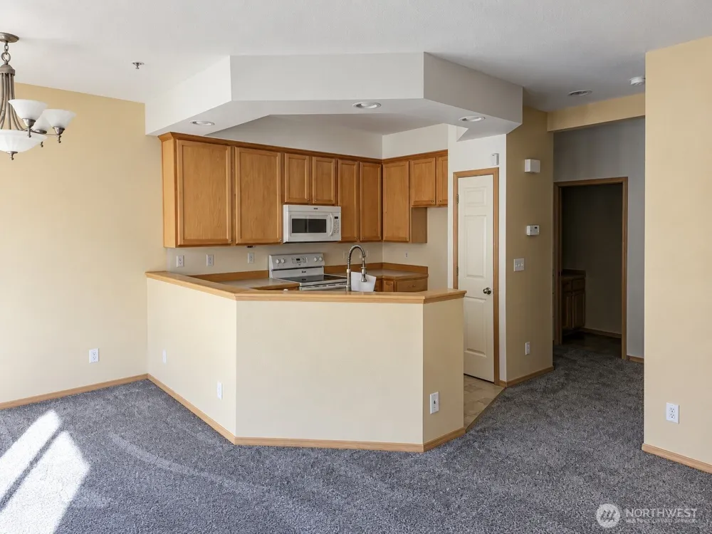 9715 26th Avenue SW #202 Seattle, WA 98106