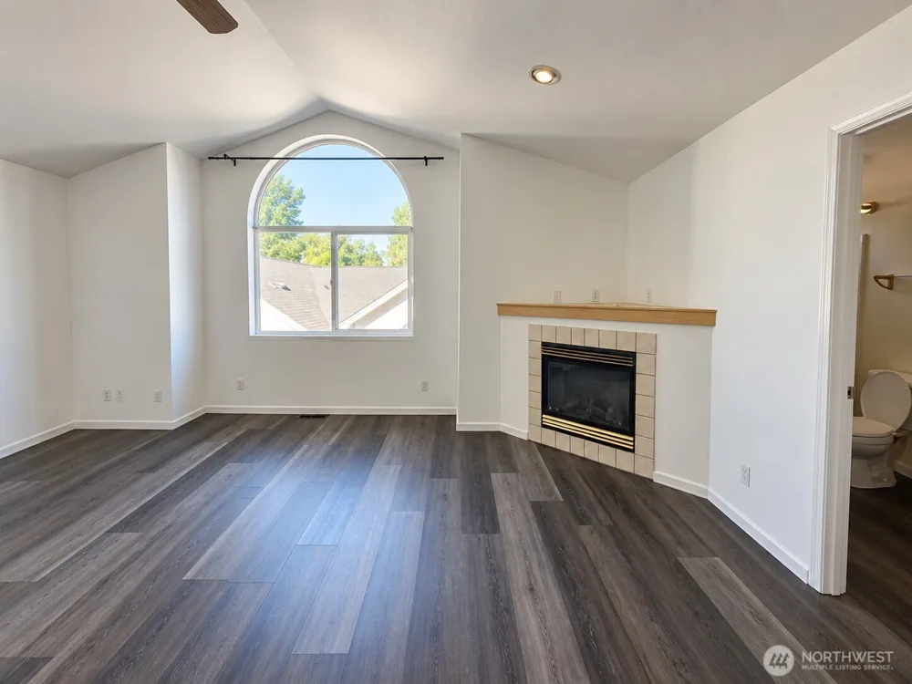 9715 26th Avenue SW #202 Seattle, WA 98106
