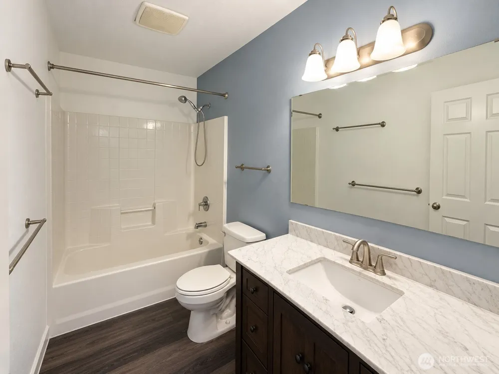 9715 26th Avenue SW #202 Seattle, WA 98106