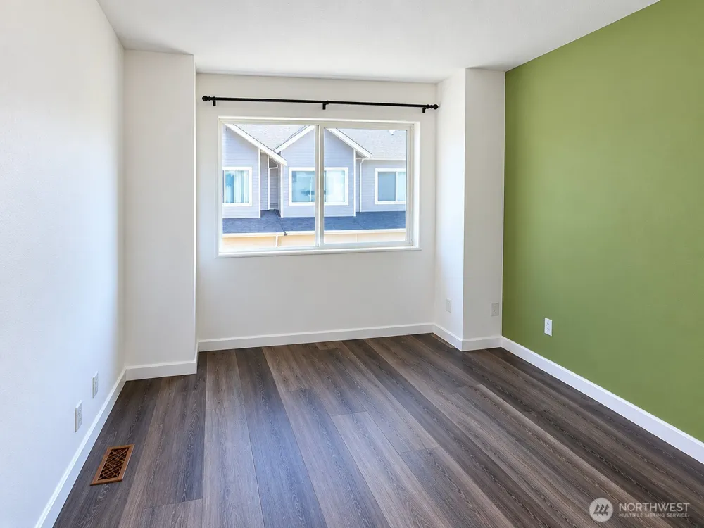 9715 26th Avenue SW #202 Seattle, WA 98106
