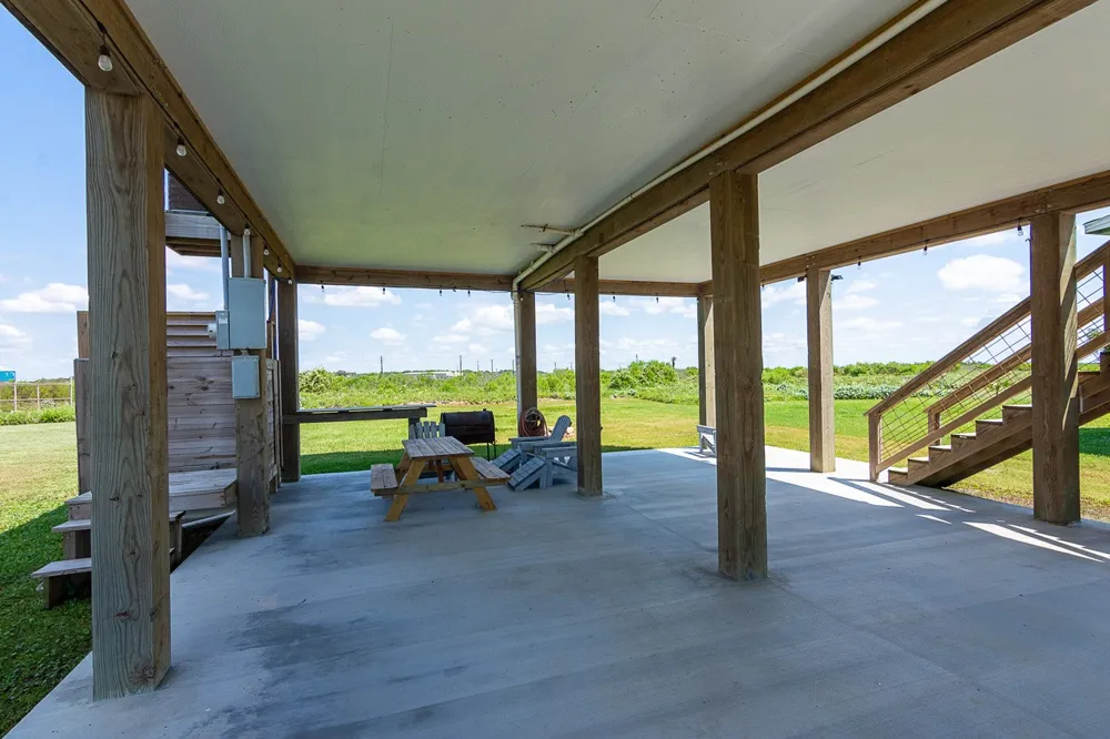 119 Beach Front Drive Matagorda, TX 77457